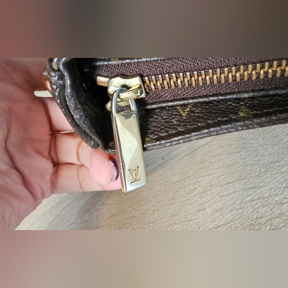Authentic LOUIS VUITTON Monogram Looping MM Crossbody - Picture 6 of 13